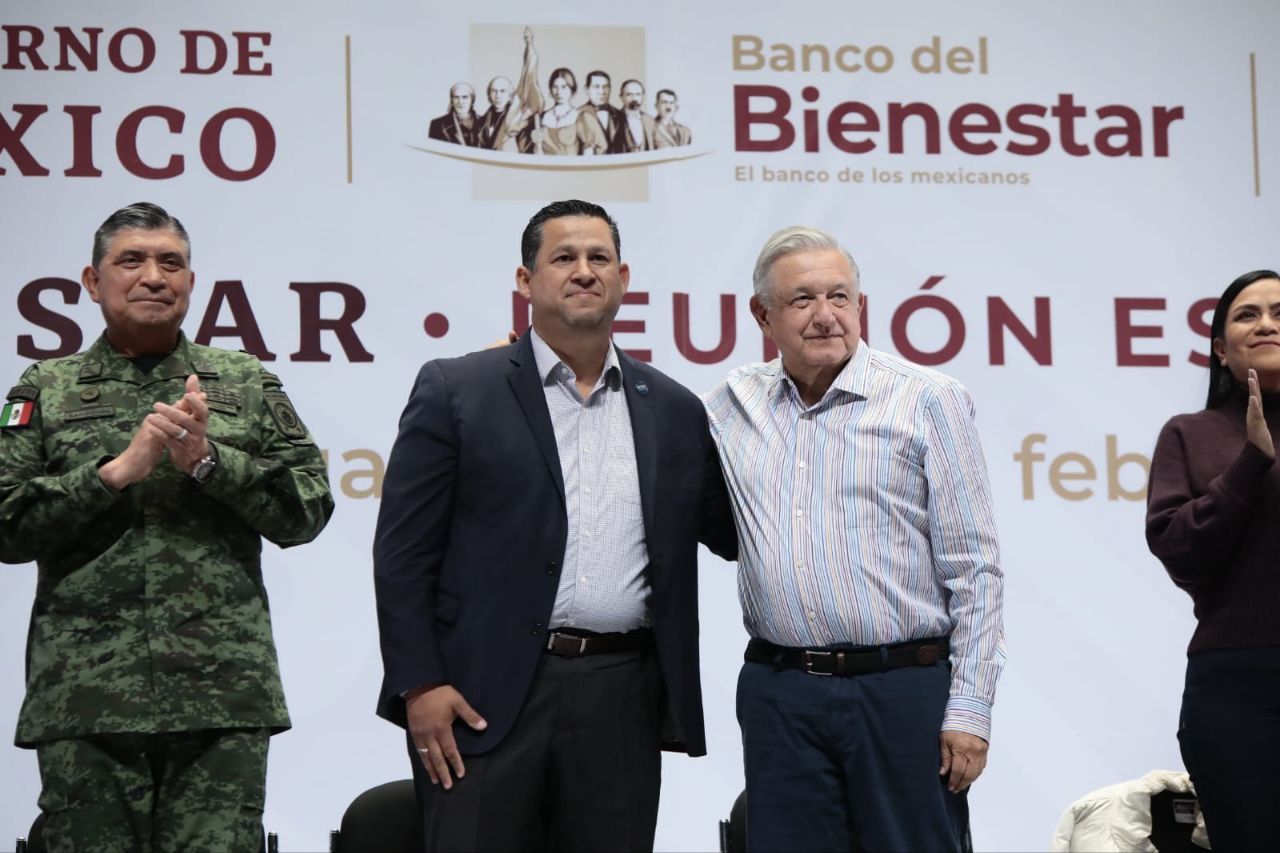 AMLO se reúne con Sinhue en el Auditorio del Estado de Guanajuato capital 